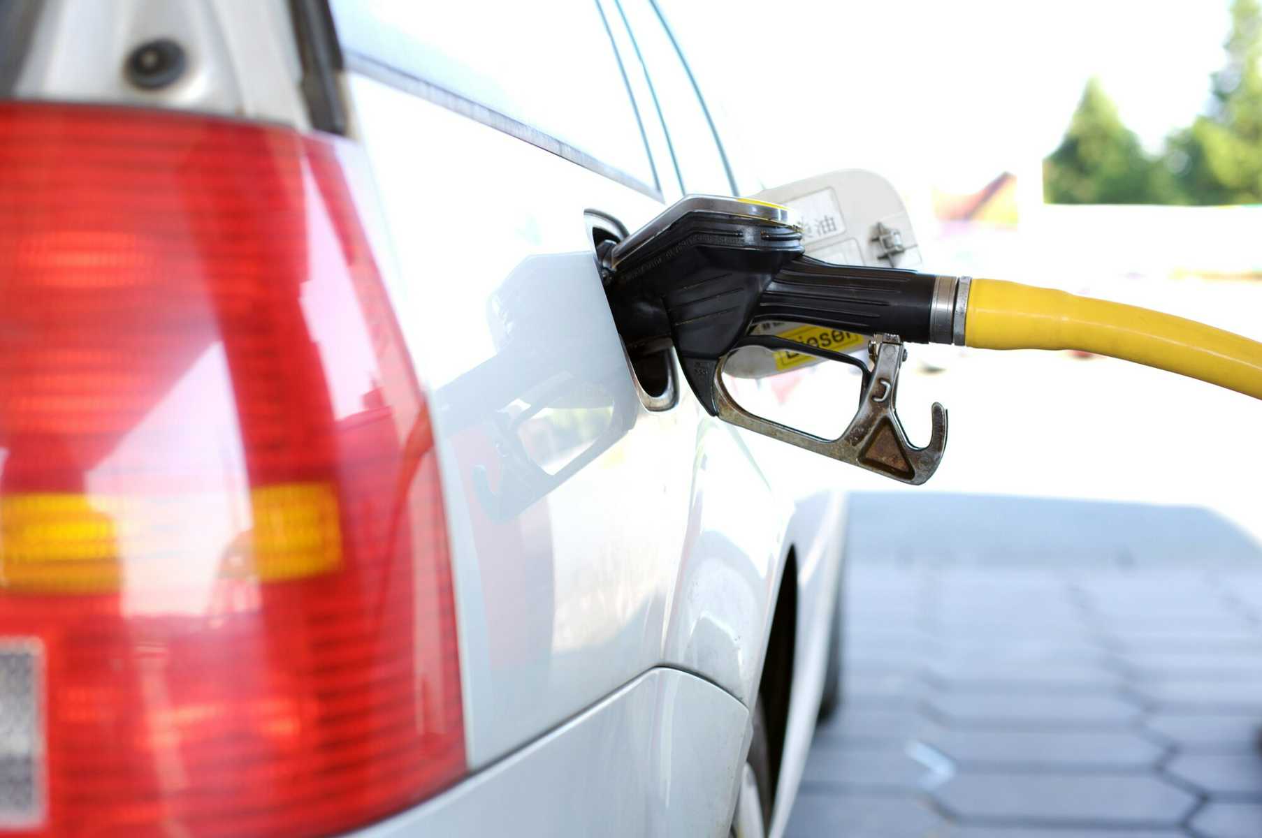 How to save gas while driving