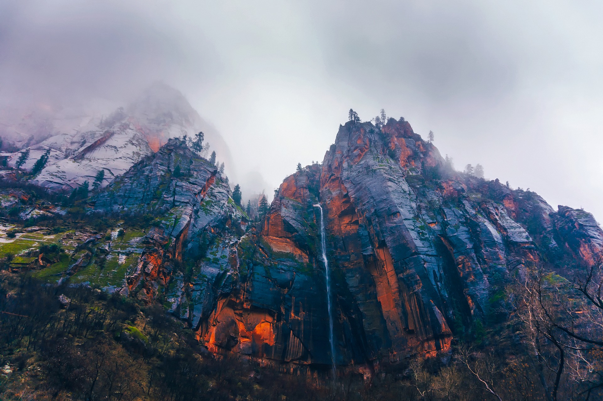 Utah's Mighty 5 - Zion National Park - The Land of Canyons and Waterfalls