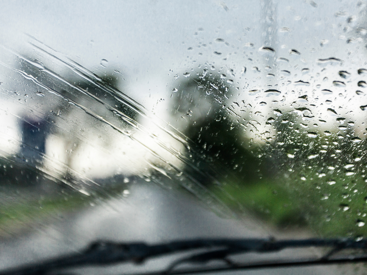 Signs It's Time to Replace Your Windshield Wipers